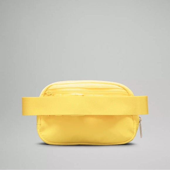 LULULEMON | ✨NEW✨ Everywhere Belt Bag 1L in Utility Yellow - Picture 3 of 6